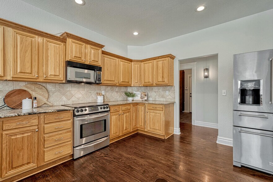 Building Photo - 7170 Windwood Way