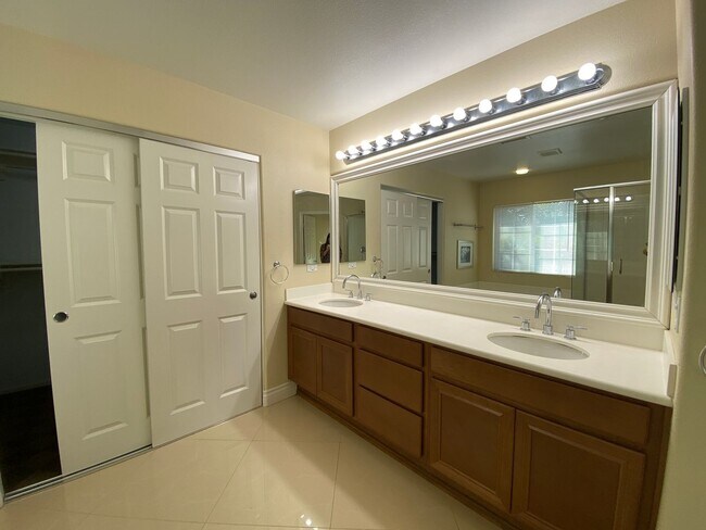 Building Photo - 2 story 4 Bedroom Home located in Amber Woods Community