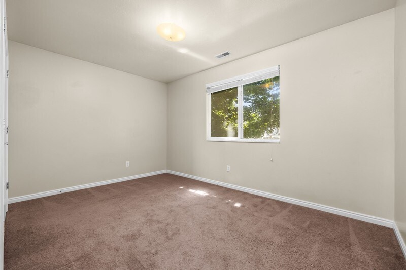 Building Photo - 752 N 1060 W