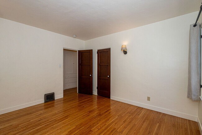 Building Photo - Beautifully Restored 3BR Miracle Mile Duplex | 1,725 SF | Near Metro D Line