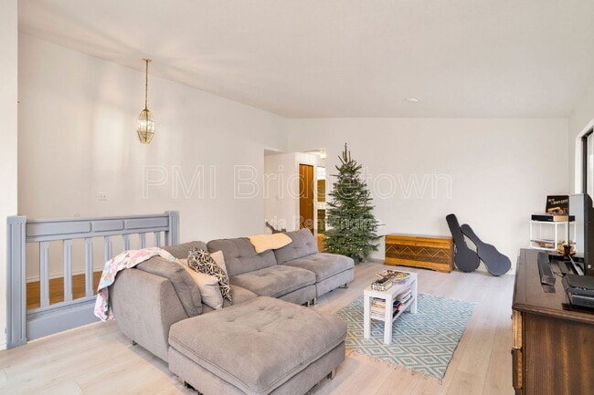 Building Photo - 11735 SW Butte Ln