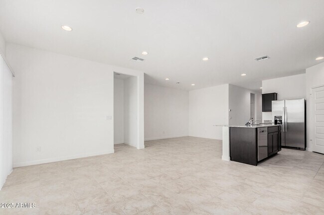 Building Photo - 5647 E Axle Ave