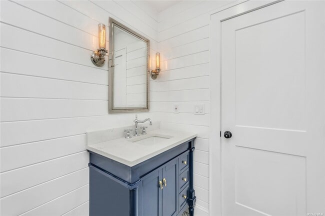 Building Photo - 141 Lakebridge Dr N