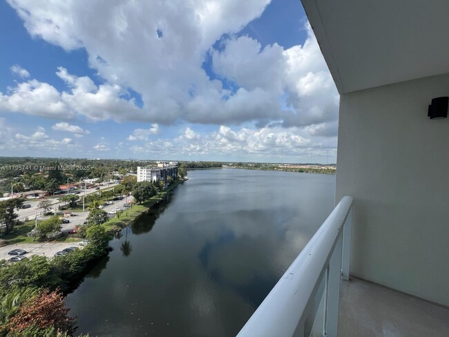 Building Photo - 1301 NE Miami Gardens Dr