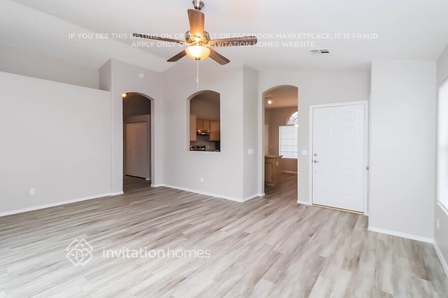 Building Photo - 7451 W Via Del Sol Dr