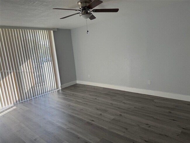 Building Photo - 494 NW 165th St