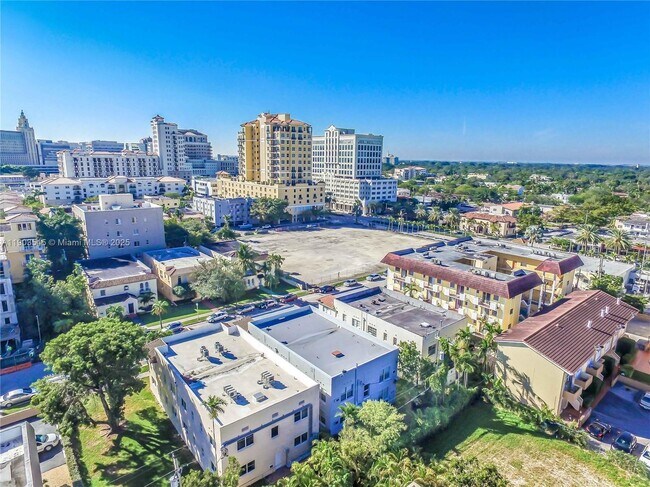 Building Photo - 119 Menores Ave