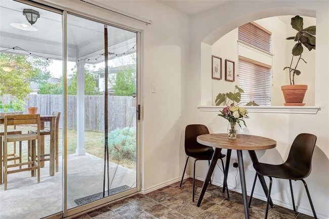 Building Photo - 15501 Sarah's Creek Dr