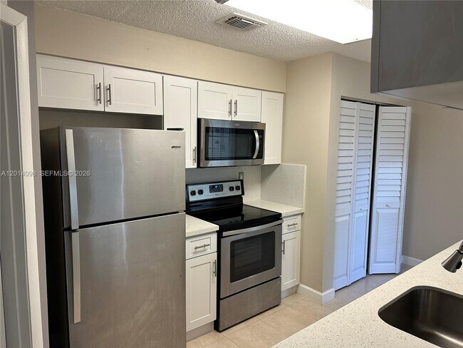 Building Photo - 17325 NW 67th Ct