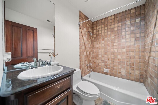 Building Photo - 24409 Voltara Ct