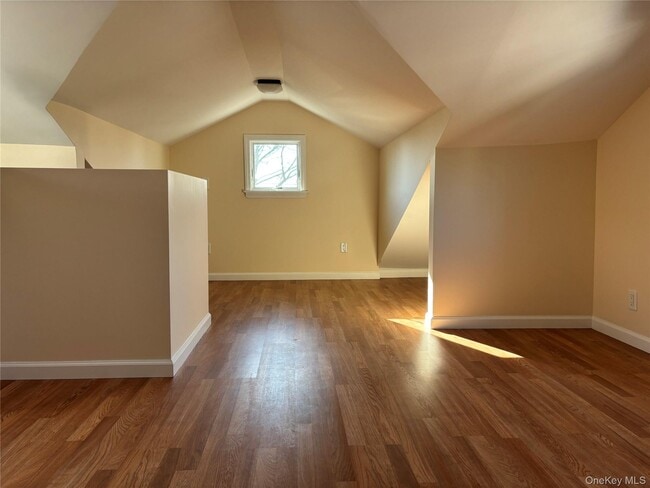 Building Photo - 536 N 6th St