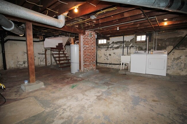 Building Photo - 4405 SW Condor Ave