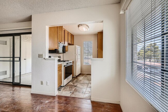 Building Photo - Central Spring Valley Condo Close to Shopping and Parks