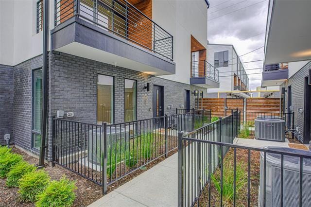 Building Photo - 2180 Bennett Ave