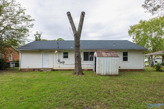 Building Photo - 816 Giles Dr NE