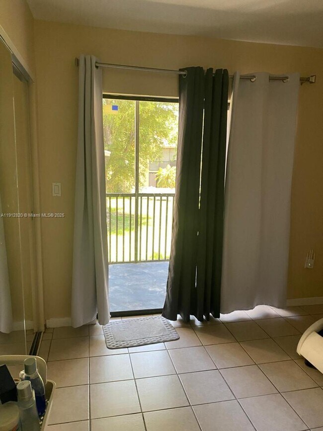 Primary Photo - 10370 SW 220th St