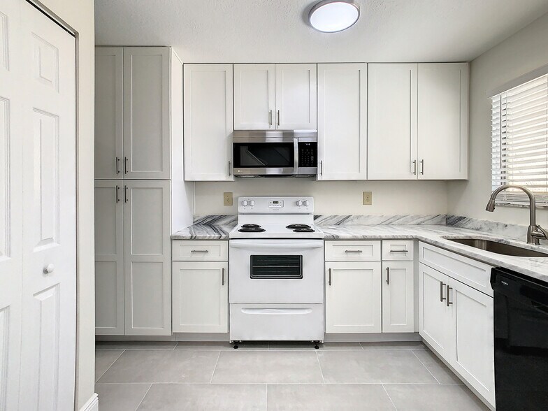 Building Photo - 9027 Pebble Creek Dr