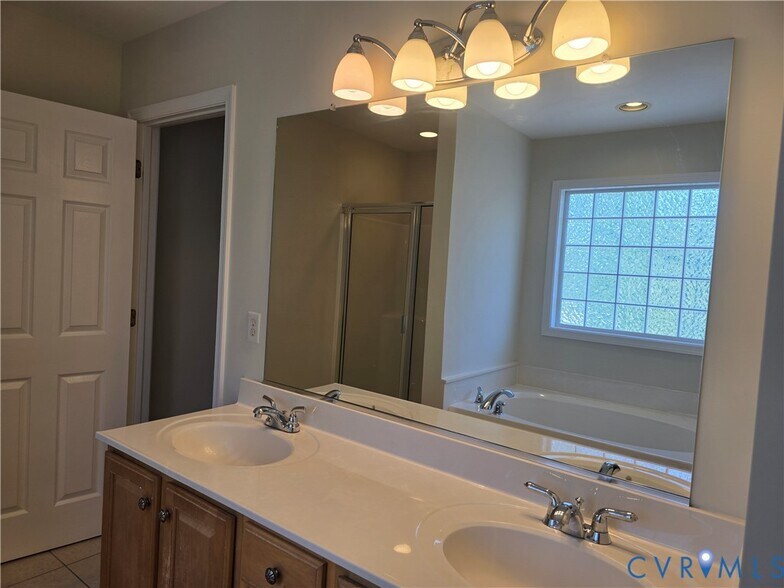 Building Photo - 9521 Pine Trails Ct