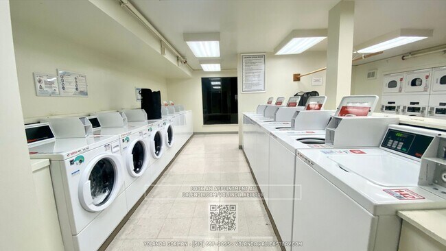 Building Photo - Watergate Garden Condo | 2 Bed, 2 Bath wit...