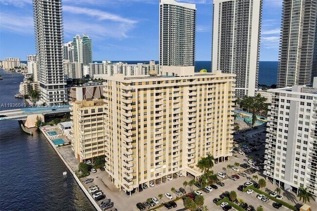 Building Photo - 1833 S Ocean Dr