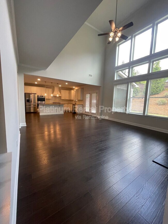 Building Photo - 1825 Dahlia Dr