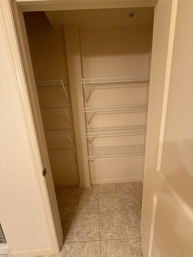 Building Photo - 2-Bedroom Townhome for professionals - The Summit at Shiloh HOA