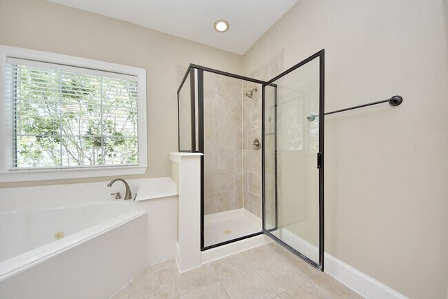 Building Photo - 2119 Stuart St