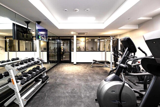 Building Photo - 190 Academy St