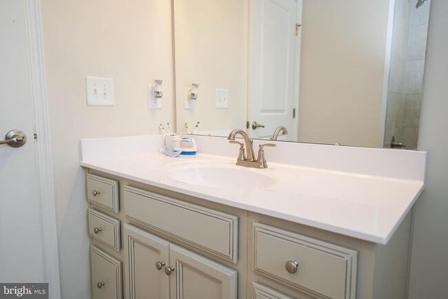Building Photo - 9305 Mulligan Way