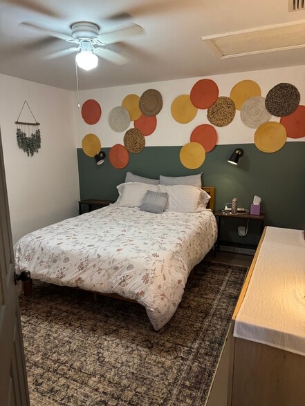 Primary bedroom with en suite - 6053 Laurelwood Dr