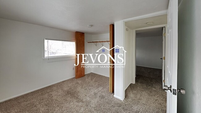 Building Photo - Two-story home in a walkable location, just minutes from Yakima Valley College, featuring long dr...