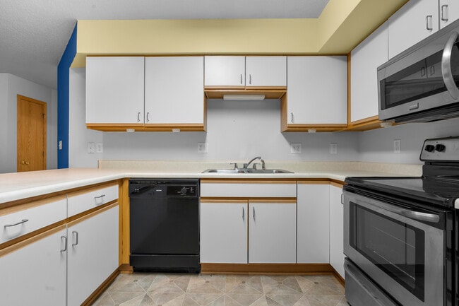 Building Photo - 2270 Holiday Rd