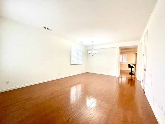 Building Photo - 366 Rock Creek Cir