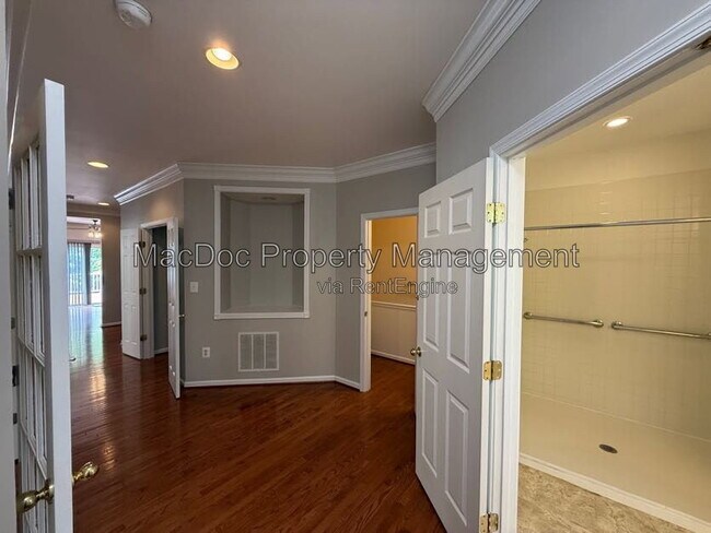 Building Photo - 1404 Graham Dr