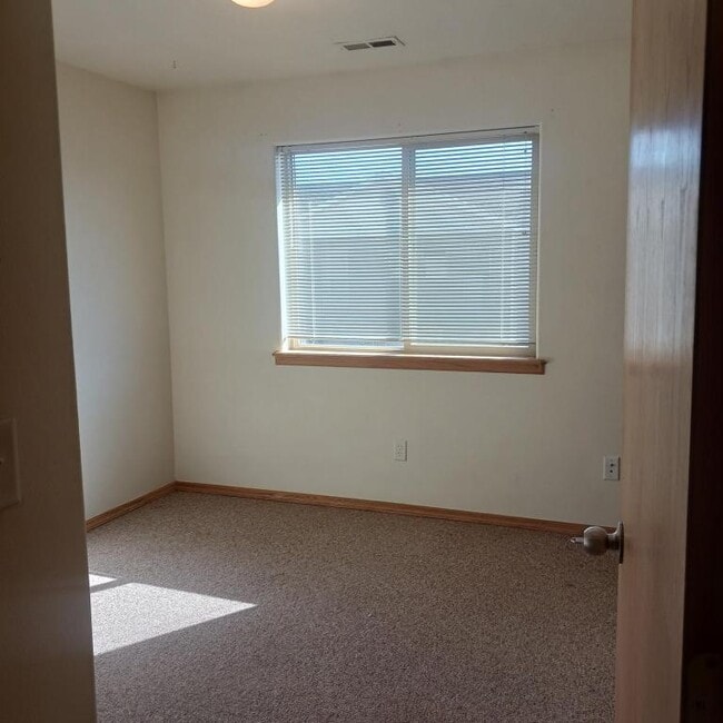 Building Photo - 805 E Riggs St