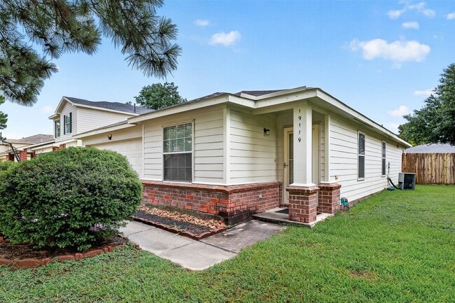 Building Photo - 19119 Yaupon Ranch Dr