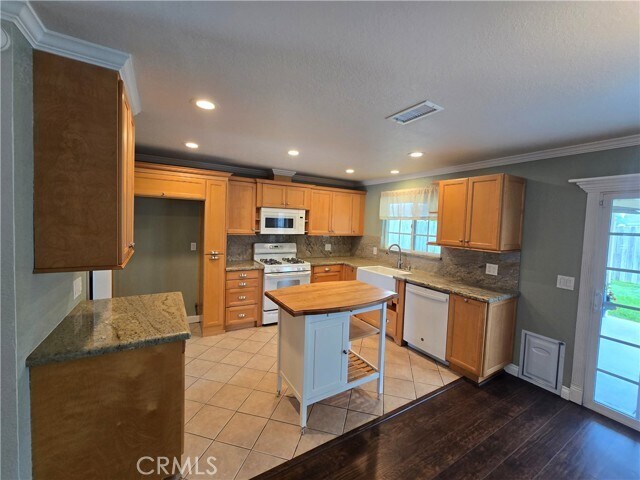 Building Photo - 6792 Sylvia Dr
