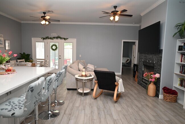Building Photo - 320 Mariners Wy