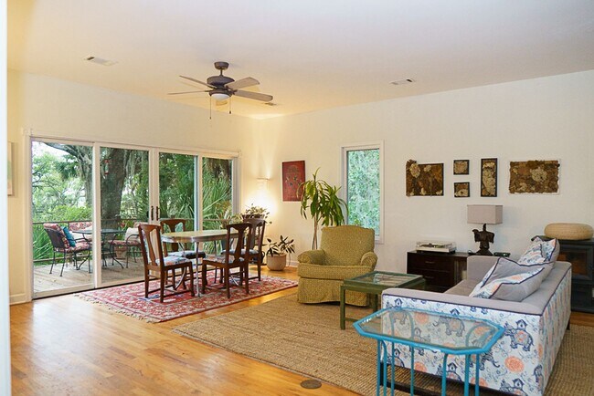 Building Photo - Amazing sunsets at this waterfront home