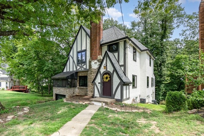 Primary Photo - Modern Elegance Meets Mt. Lookout Charm – ...