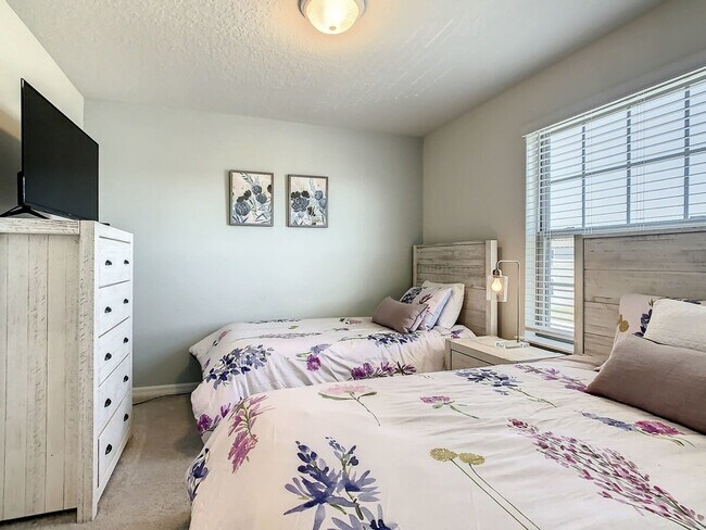Building Photo - 2404 Tangier Dr