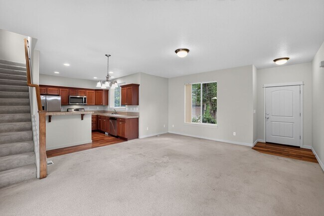Building Photo - 7130 NE Ridge Dr