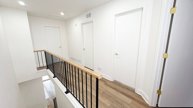 Building Photo - 391 Maidstone Ct