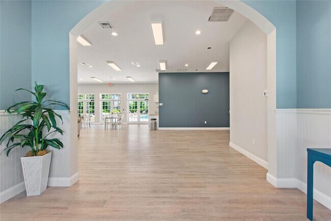 Building Photo - 546 Windsor Pl