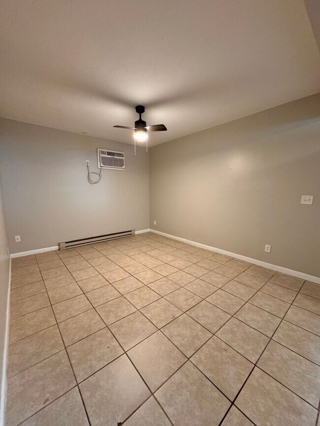 Building Photo - Two Bedroom Basement Apartment for Rent in Dayton