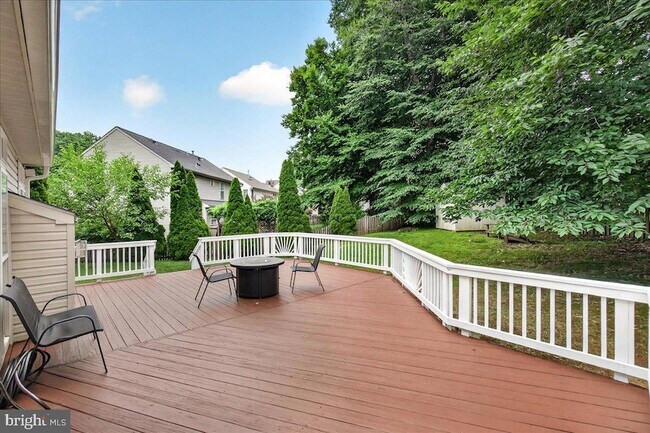 Building Photo - 6455 Saddlebrook Ln