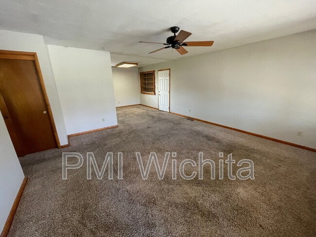 Building Photo - 957 N Redbarn Ln