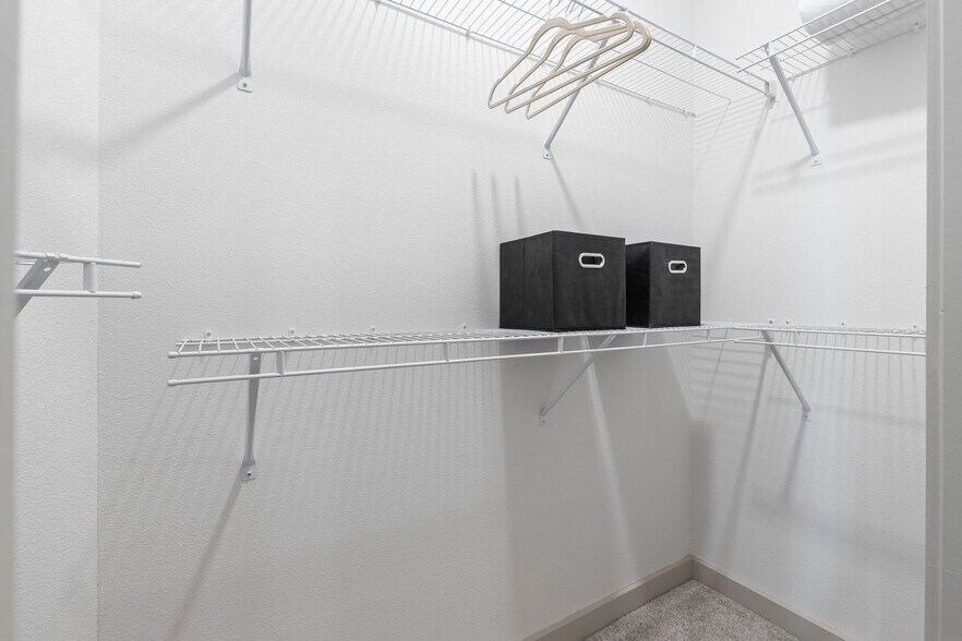 Building Photo - 1301 Leah Ave