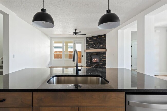 Building Photo - 8283 W Shams Ln