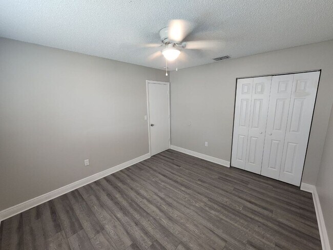 Building Photo - Housing Voucher Accepted -Upgraded 3 Bedroom 2 Bath - Minutes from Super Target and Publix